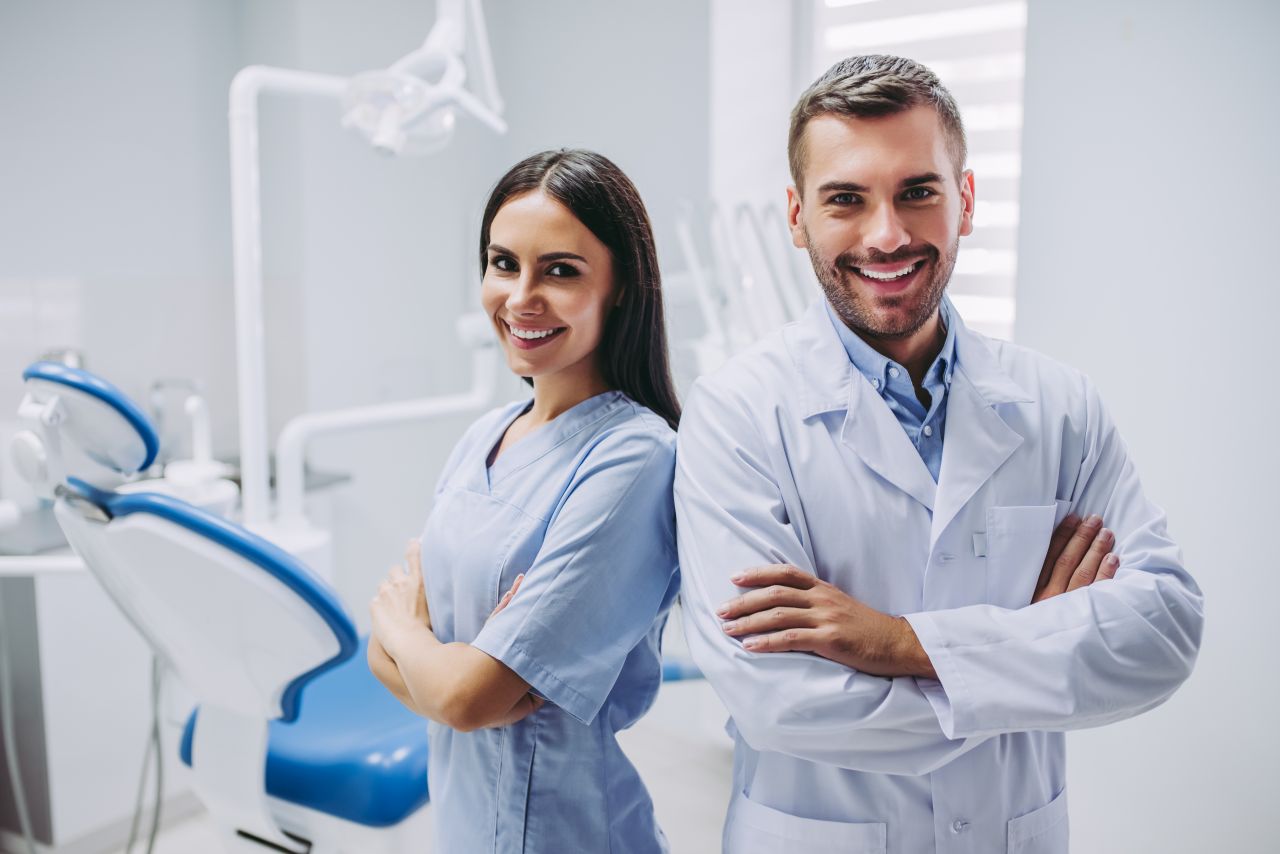 Kiedy konieczna jest wizyta u chirurga stomatologicznego?