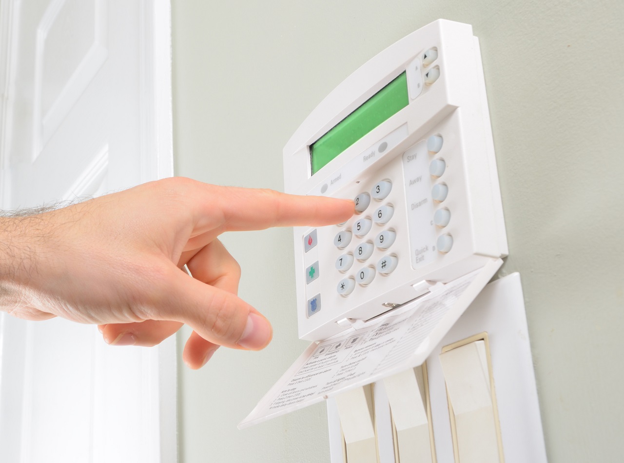 System alarmowy w domu – jakie urządzenia wchodzą w skład?