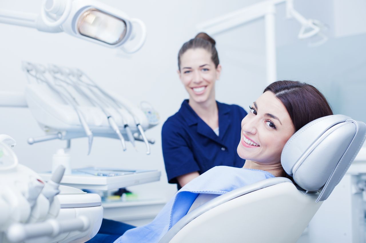 Zabiegi profilaktyczne u dentysty – co i jak często warto robić dla swoich zębów?