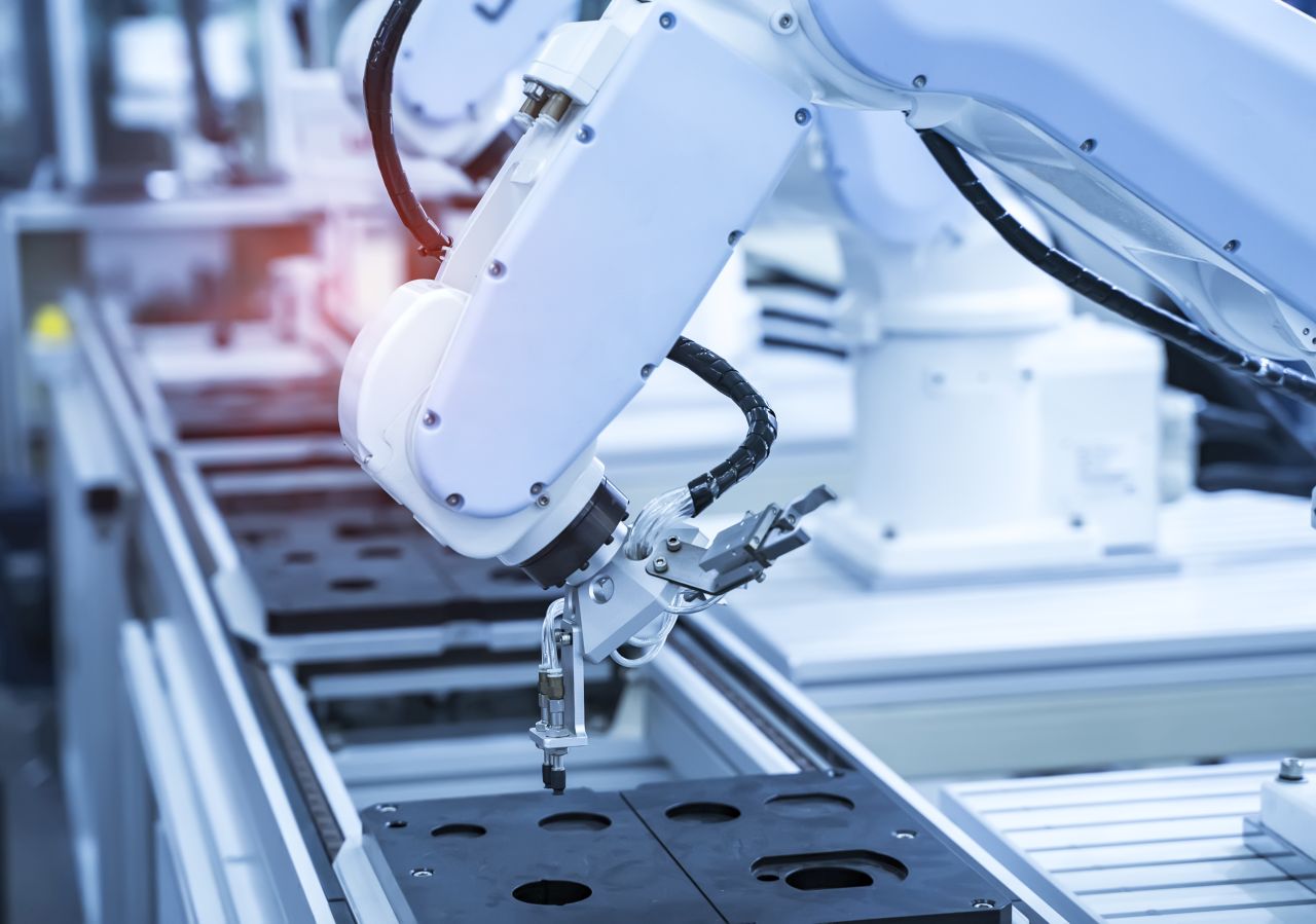 Jak roboty wpływają na przemysł produkcyjny?